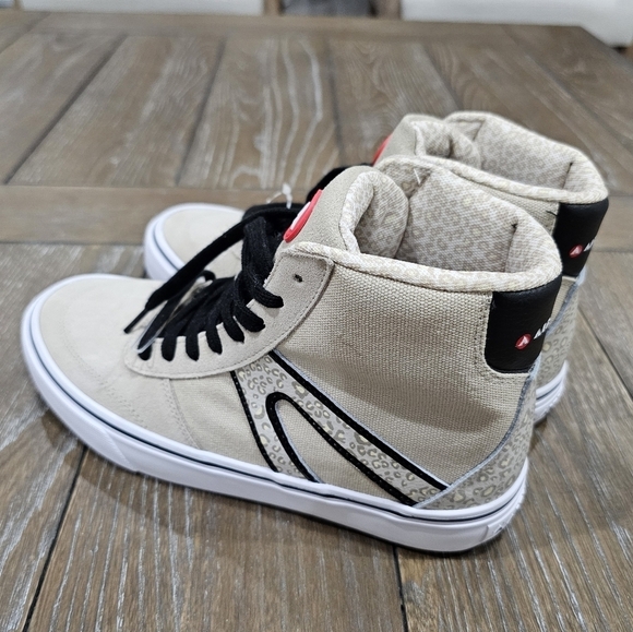 Airwalk Varial Beige Black Animal Print Denim High Top Shoes WOMENS SZ 8 - Picture 2 of 10